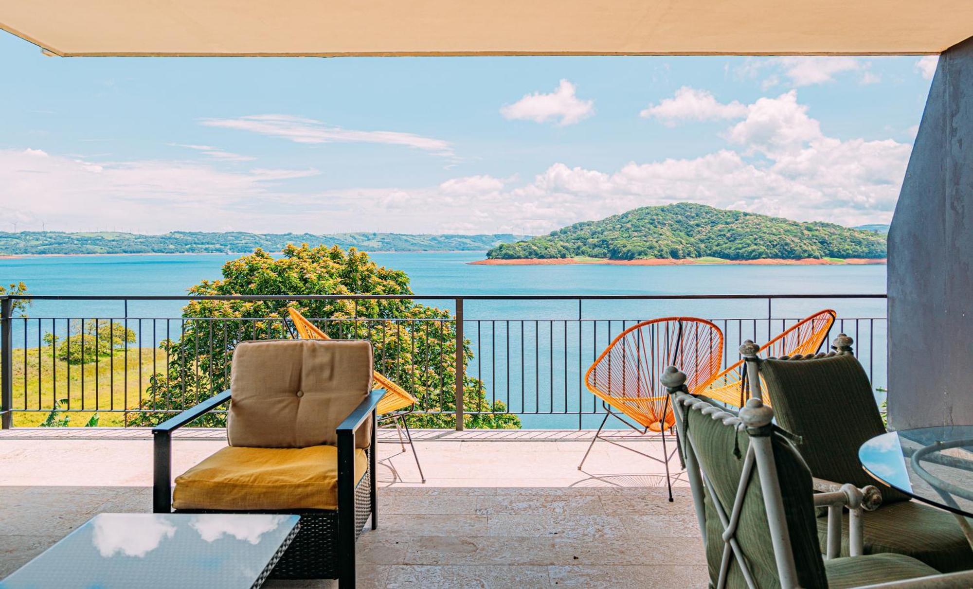 Tinajas Arenal Lakefront Lodge Nuevo Arenal Zewnętrze zdjęcie
