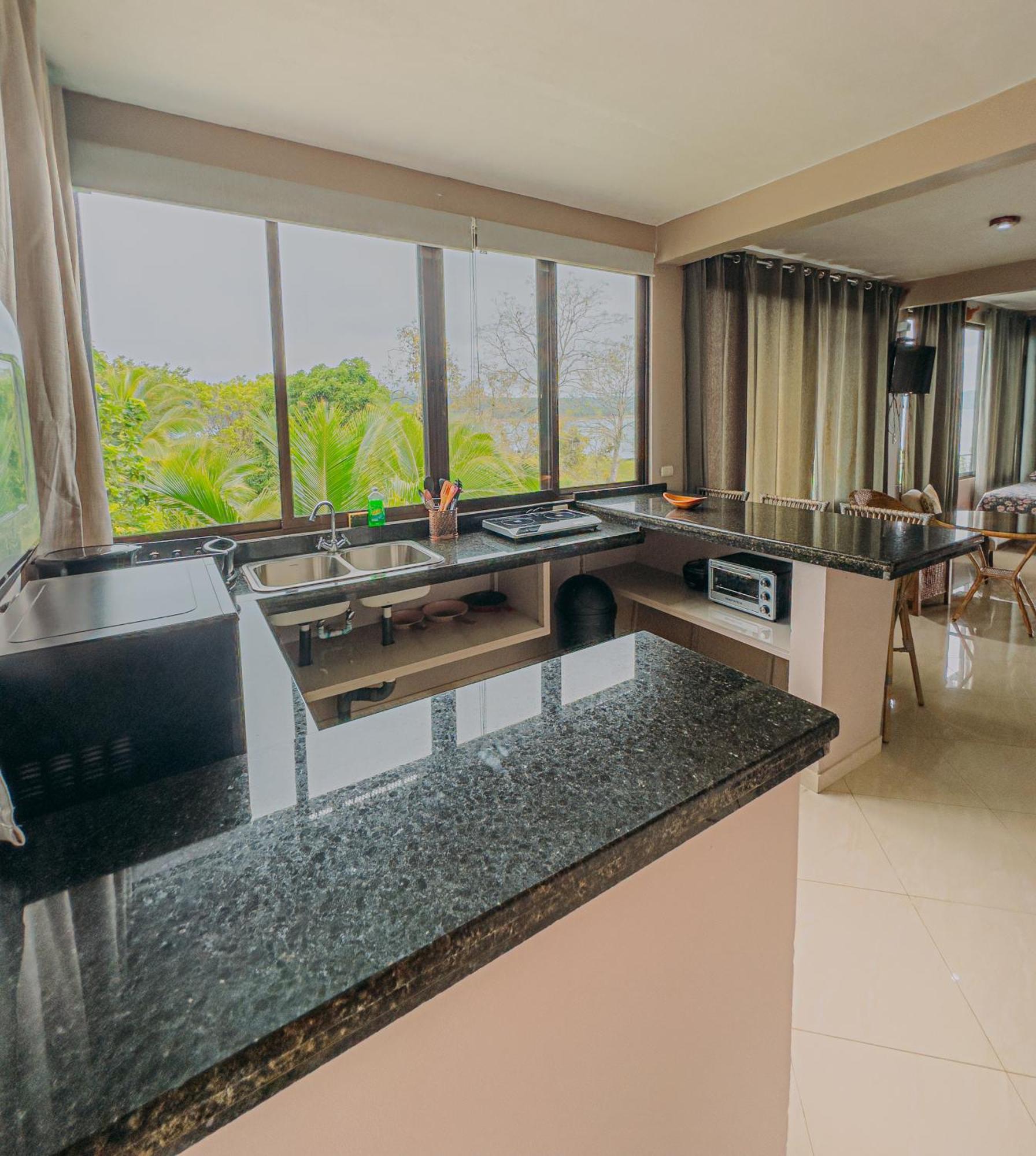 Tinajas Arenal Lakefront Lodge Nuevo Arenal Zewnętrze zdjęcie